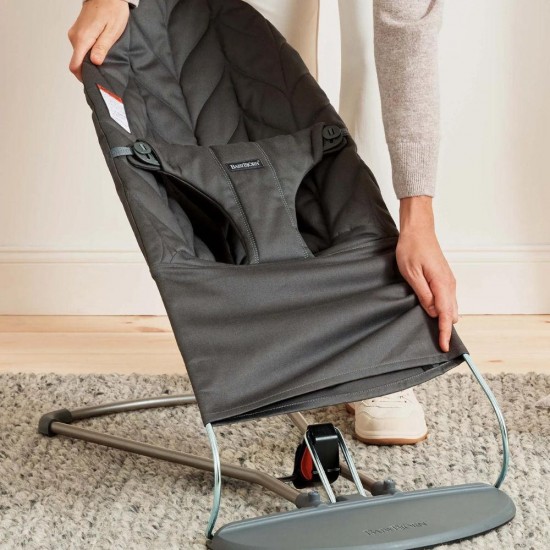 Balansoar Bliss Anthracite cu aspect delicat de petala BabyBjorn