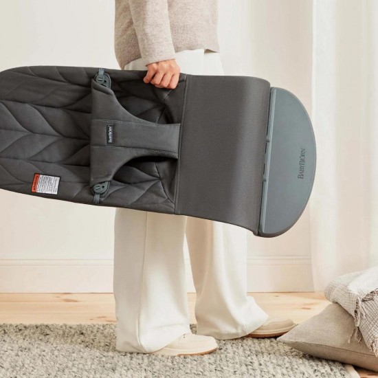 Balansoar Bliss Anthracite cu aspect delicat de petala BabyBjorn