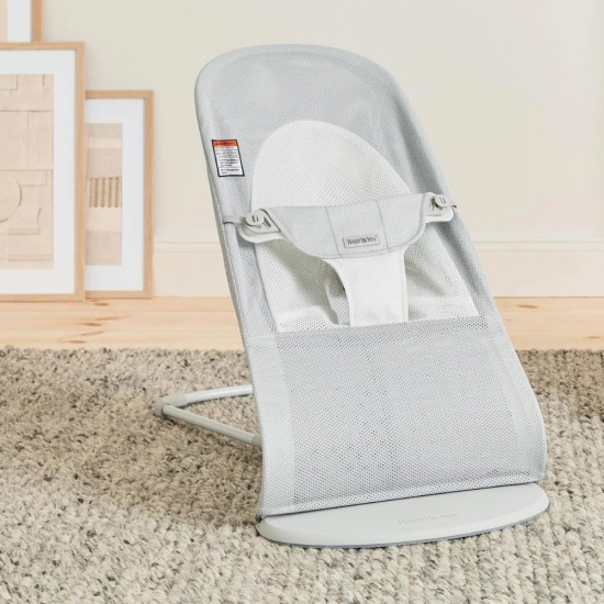 Balansoar bebelusi Balance BabyBjorn Soft Silver/White Mesh