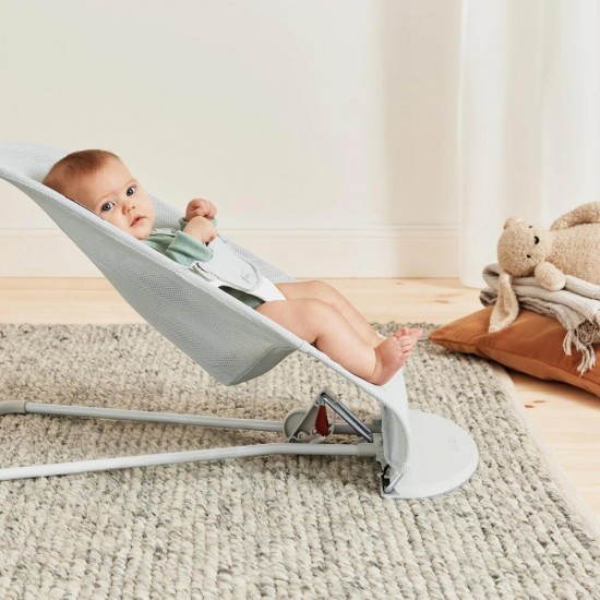 Balansoar bebelusi Balance BabyBjorn Soft Silver/White Mesh