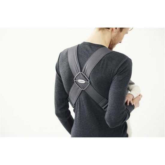 Marsupiu anatomic BabyBjorn Mini cu pozitii multiple de purtare Dark Grey 3D Jersey