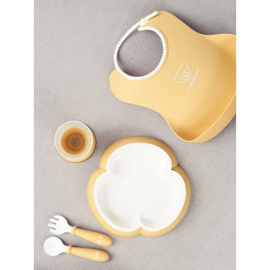 Set hranire pentru bebe BabyBjorn - Farfurie, lingurita, furculita, pahar si bavetica Powder Yellow