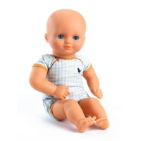 Bebelus cu hainute in dungi Djeco 32 cm