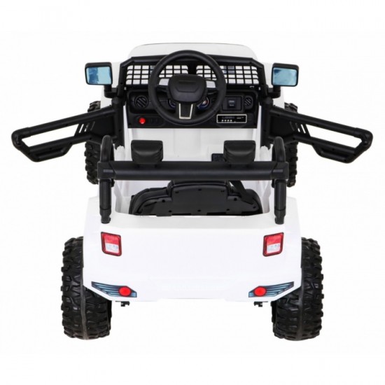Masinuta electrica cu telecomanda Jeep Dark Night, roti EVA, scaun tapitat, 100x67x59 cm, putere 70W - Alb Masinuta electrica cu telecomanda Jeep Dark Night, roti EVA, scaun tapitat, 100x67x59 cm, putere 70W - Alb