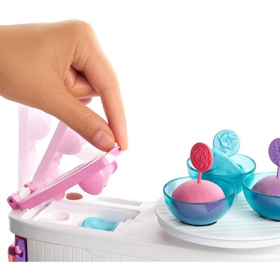 Set papusa Barbie cu figurina si accesorii - O zi la salonul Spa