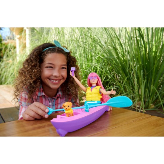 Papusa Barbie Camping Daisy cu accesorii