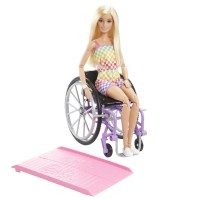 Papusa Barbie blonda in scaun cu rotile