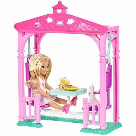 Papusica Chelsea Barbie - Set picnic cu animalut