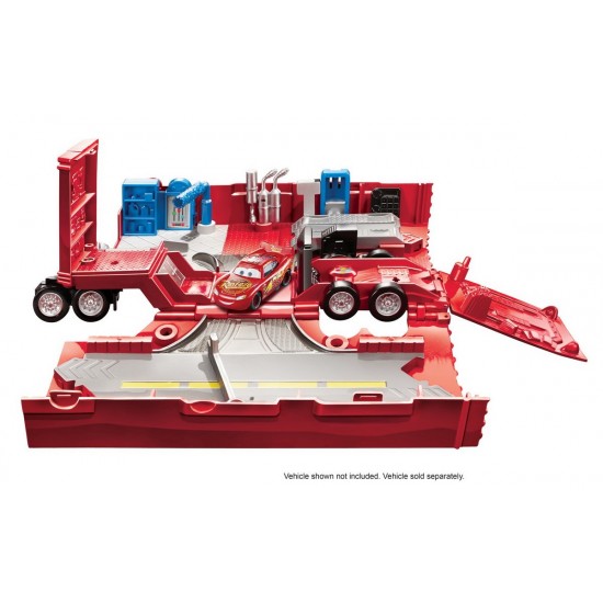 Set de joaca Cars Mack Mega Transportatorul lui Fulger McQueen