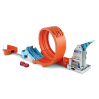 Set de joaca Hot Wheels circuit rapid cu lansator pentru cascadorii si masinuta exclusiva