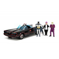 Set masinuta metalica Batmobile 1:24 si 4 figurine