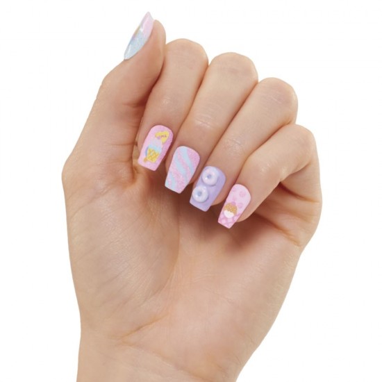 Set papusa cu accesorii L.O.L. Surprise! OMG Sweet Nails Candylicious Sprinkles Shop