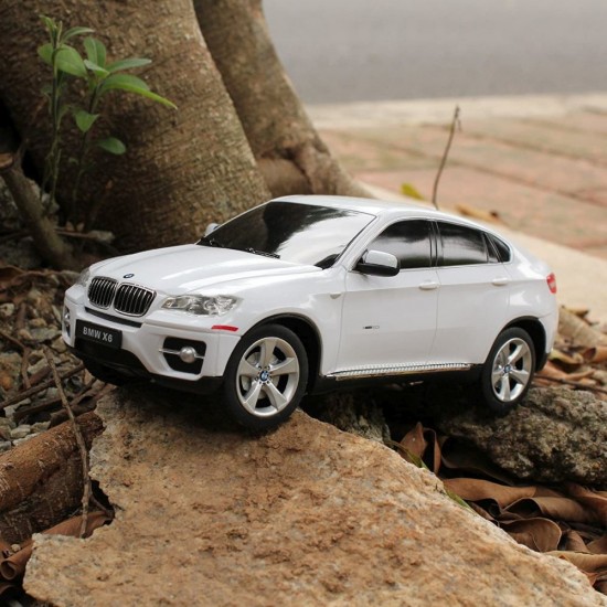 Masina cu telecomanda BMW X6 alb scara 1:24