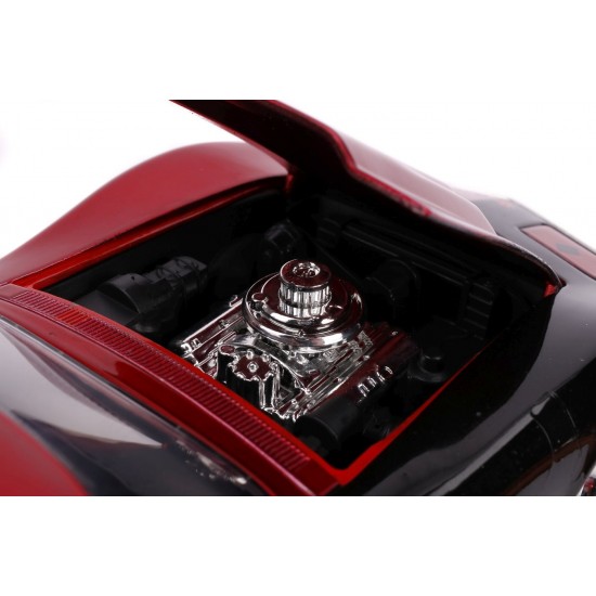 Masinuta din metal Harley Quinn 1969 Chevy Corvette scara 1:24 Masinuta din metal Harley Quinn 1969 Chevy Corvette scara 1:24