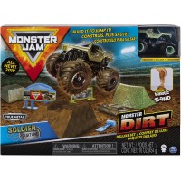 Set camioneta Soldier Fortune cu nisip kinetic si accesorii cu rampa Monster Jam