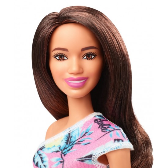 Papusa Barbie bruneta cu tinuta lejera