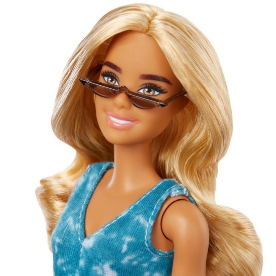 Papusa Barbie Fashionistas blonda cu tinuta casual albastra si ochelari de soare