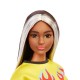 Papusa Barbie Fashionistas bruneta cu suvite blonde