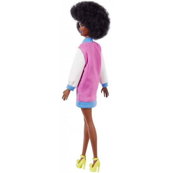 Papusa Barbie Fashionistas cu parul afro si jacheta lila