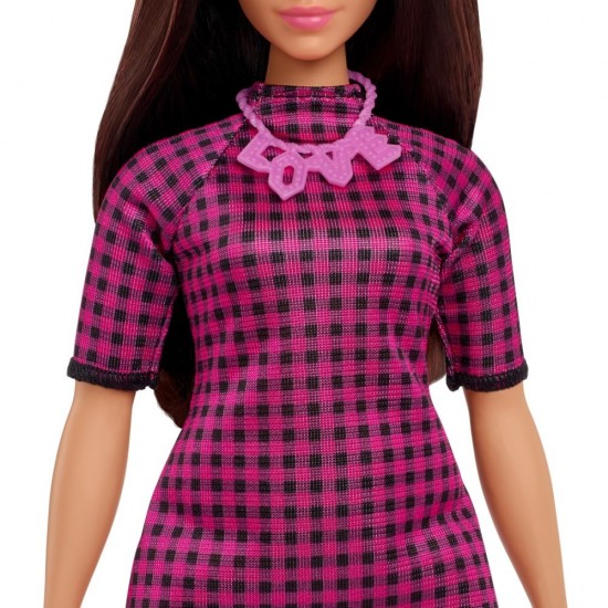 Papusa Barbie Fashionistas satena cu rochie mov