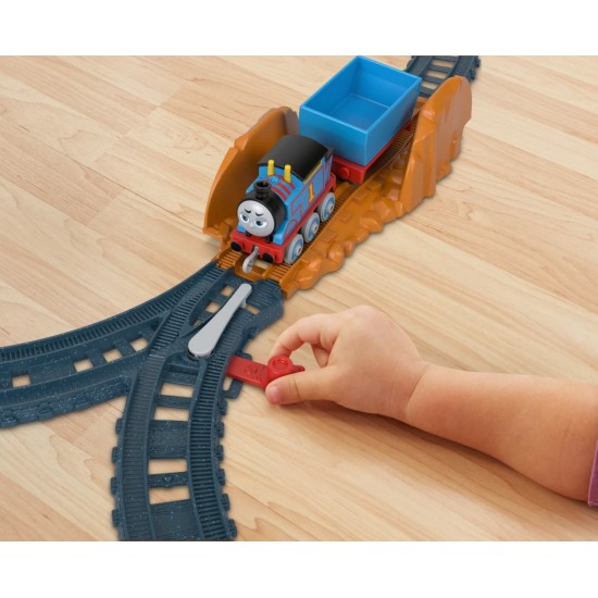 Set de joaca Thomas cu locomotiva Push Along Thomas si accesorii