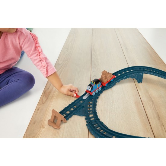 Set de joaca cu locomotiva Push Along Thomas si accesorii