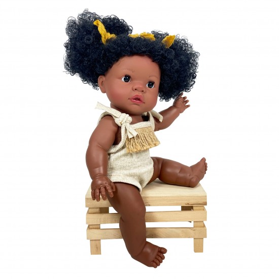 Papusa Nines D'Onil Joy Afro cu fundite galbene si miros de vanilie 37 cm