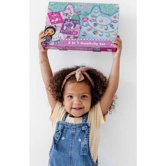 Set creativ 3 in 1, Bratari cu pandantive, carioci spray si diamont painting, Gabby s Dollhouse Set creativ 3 in 1, Bratari cu pandantive, carioci spray si diamont painting, Gabby s Dollhouse