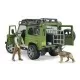 Masina de teren Land Rover Defender cu padurar si caine Masina de teren Land Rover Defender cu padurar si caine