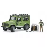 Masina de teren Land Rover Defender cu padurar si caine