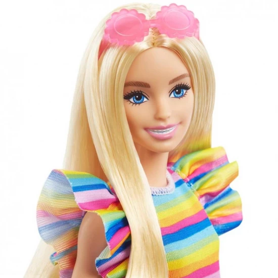 Papusa Barbie Fashionistas blonda cu aparat dentar Papusa Barbie Fashionistas blonda cu aparat dentar