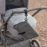 Geanta mica pentru scutece cu aleza pentru bebelusi, din plastic reciclat, Reer Growing Changing Organiser