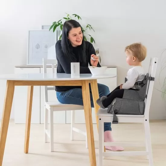 Inaltator de scaun pentru bebelusi 6-36 luni, transportabil, din plastic reciclat, Reer Growing Booster Seat 85041 Inaltator de scaun pentru bebelusi 6-36 luni, transportabil, din plastic reciclat, Reer Growing Booster Seat 85041