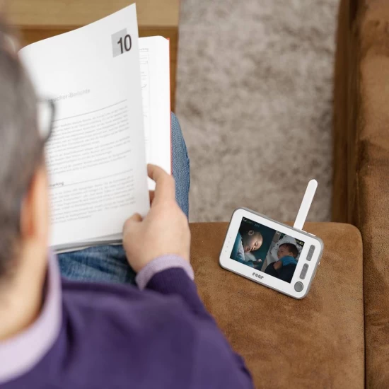Video monitor digital pentru bebelusi cu camera rotativa si urmarire inteligenta a miscarii Reer BabyCam XL