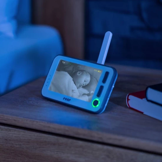 Video monitor digital pentru bebelusi cu camera rotativa si urmarire inteligenta a miscarii Reer BabyCam XL