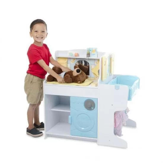 Centru de joaca Ingrijeste papusile Melissa & Doug Centru de joaca Ingrijeste papusile Melissa & Doug