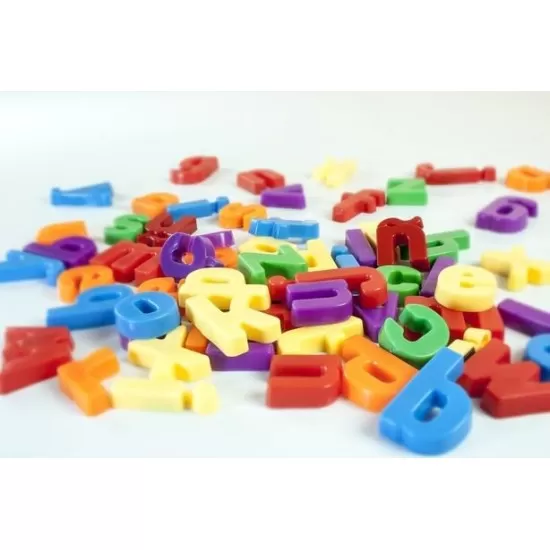 Set 66 litere mici magnetice - Miniland Set 66 litere mici magnetice - Miniland