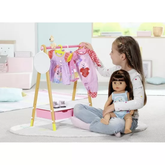 Cuier haine cu spatiu de depozitare pentru papusi Baby Born