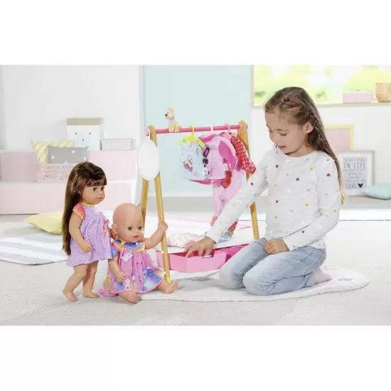 Cuier haine cu spatiu de depozitare pentru papusi Baby Born
