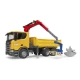 Camion de constructii Bruder Scania Super 560R cu macara si 2 paleti Camion de constructii Bruder Scania Super 560R cu macara si 2 paleti