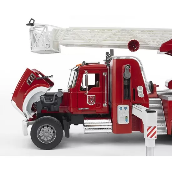 Camion de pompieri Mack Granite cu scara, pompa de apa si sirena Bruder Camion de pompieri Mack Granite cu scara, pompa de apa si sirena Bruder