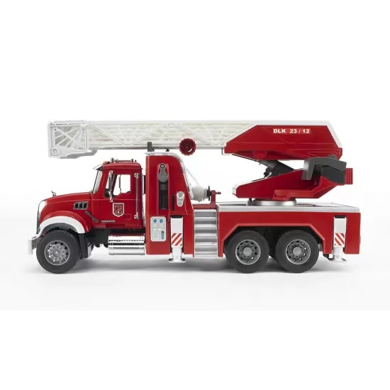 Camion de pompieri Mack Granite cu scara, pompa de apa si sirena Bruder Camion de pompieri Mack Granite cu scara, pompa de apa si sirena Bruder
