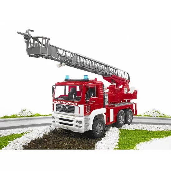 Camion de pompieri MAN TGA cu scara, pompa de apa si sirena Bruder Camion de pompieri MAN TGA cu scara, pompa de apa si sirena Bruder