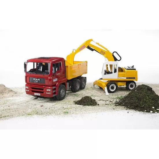 Camion MAN TGA si excavator Liebherr Bruder