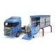 Camion transport bovine Scania R-Series si o vita Bruder