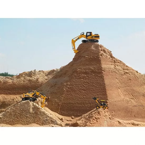Excavator pe roti CAT Bruder