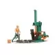 Figurina muncitor forestier cu accesorii Bruder