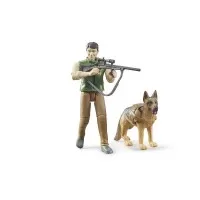 Figurina padurar cu caine si echipament Bruder