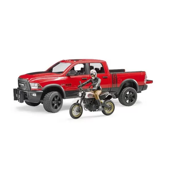 Masina de teren RAM 2500 Bruder cu motocicleta Scrambler Ducati Desert si sofer Masina de teren RAM 2500 Bruder cu motocicleta Scrambler Ducati Desert si sofer