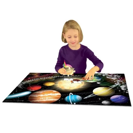 Puzzle straluceste in intuneric 100 piese - Spatiu Puzzle straluceste in intuneric 100 piese - Spatiu